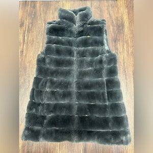 Dylan faux fur long vest size M